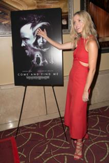 Annabelle Wallis feet photo thumbnail