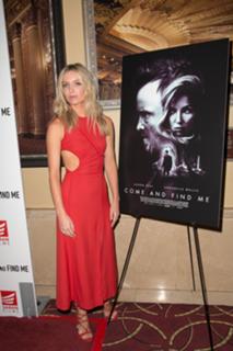 Annabelle Wallis feet photo thumbnail