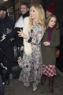 Annabelle Wallis feet photo thumbnail