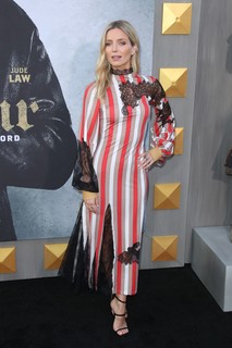 Annabelle Wallis feet photo thumbnail