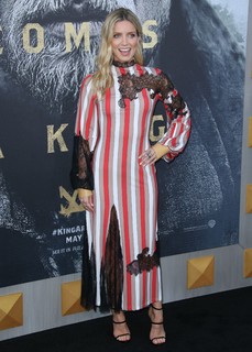 Annabelle Wallis feet photo thumbnail