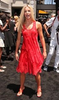 Annabelle Wallis feet photo thumbnail
