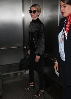 Annabelle Wallis feet photo thumbnail