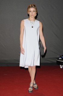 Annabelle Wallis feet photo thumbnail