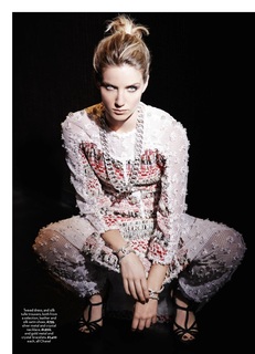 Annabelle Wallis feet photo thumbnail