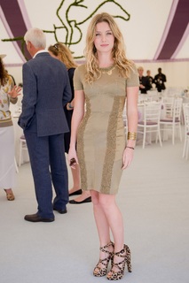 Annabelle Wallis feet photo thumbnail