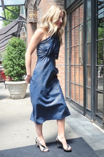 Annabelle Wallis feet photo thumbnail