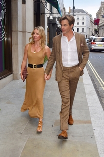 Annabelle Wallis feet photo thumbnail