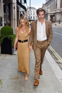 Annabelle Wallis feet photo thumbnail