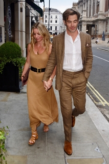 Annabelle Wallis feet photo thumbnail
