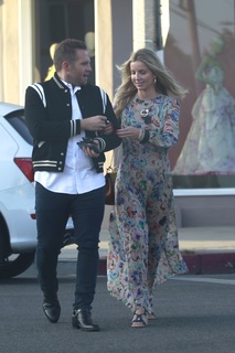 Annabelle Wallis feet photo thumbnail