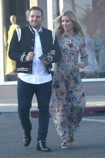Annabelle Wallis feet photo thumbnail