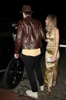 Annabelle Wallis feet photo thumbnail