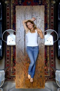 Annabelle Wallis feet photo thumbnail