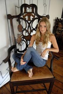 Annabelle Wallis feet photo thumbnail