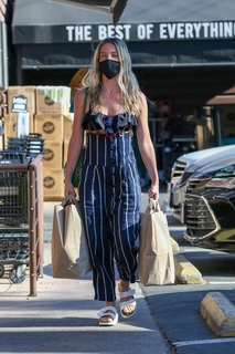 Annabelle Wallis feet photo thumbnail