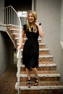 Annabelle Wallis feet photo thumbnail