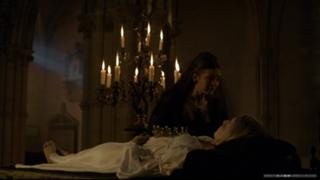 Annabelle Wallis feet photo thumbnail