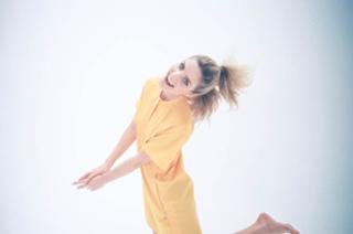 Annabelle Wallis feet photo thumbnail