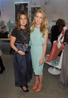 Annabelle Wallis feet photo thumbnail