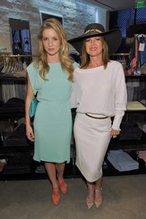 Annabelle Wallis feet photo thumbnail