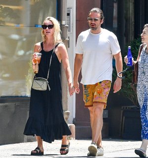 Annabelle Wallis feet photo thumbnail