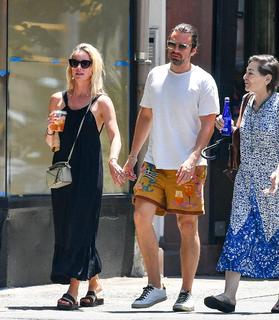 Annabelle Wallis feet photo thumbnail