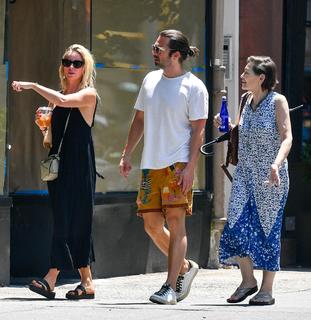 Annabelle Wallis feet photo thumbnail
