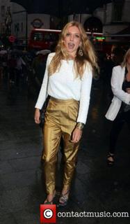 Annabelle Wallis feet photo thumbnail