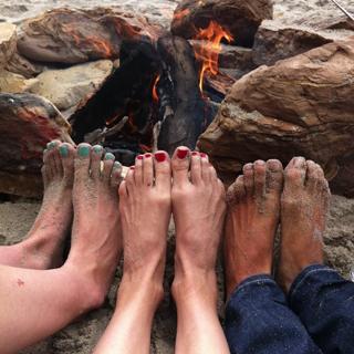 Annabeth Gish feet photo thumbnail
