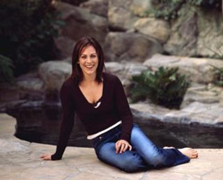 Annabeth Gish feet photo thumbnail