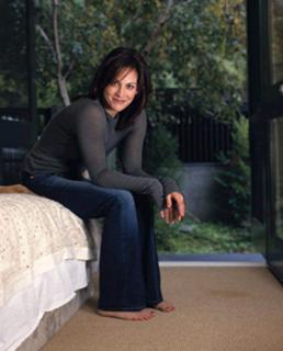 Annabeth Gish feet photo thumbnail