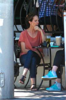 Annabeth Gish feet photo thumbnail