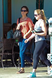 Annabeth Gish feet photo thumbnail