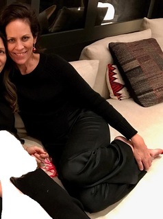 Annabeth Gish feet photo thumbnail