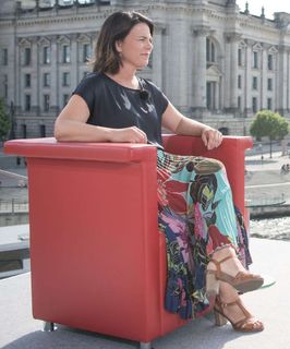 Annalena Baerbock feet photo thumbnail