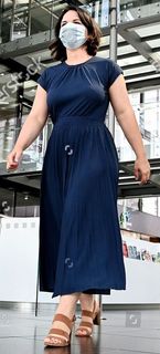 Annalena Baerbock feet photo thumbnail