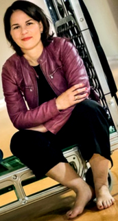 Annalena Baerbock feet photo thumbnail