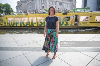 Annalena Baerbock feet photo thumbnail