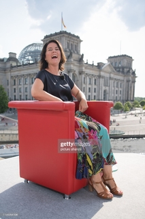 Annalena Baerbock feet photo thumbnail