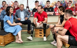 Annalena Baerbock feet photo thumbnail