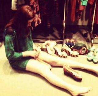 Annalisa Scarrone feet photo thumbnail