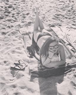 Annalisa Scarrone feet photo thumbnail