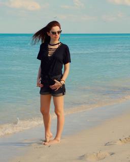Annalisa Scarrone feet photo thumbnail