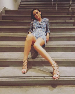 Annalisa Scarrone feet photo thumbnail