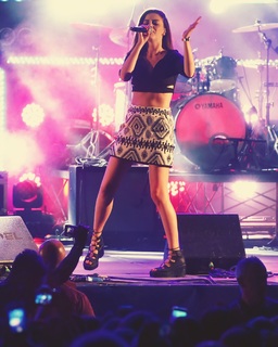 Annalisa Scarrone feet photo thumbnail
