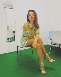 Annalisa Scarrone feet photo thumbnail