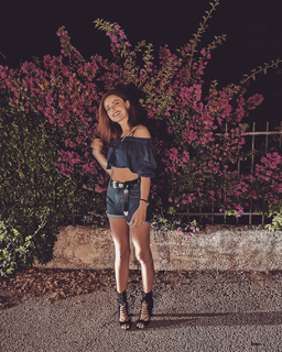 Annalisa Scarrone feet photo thumbnail