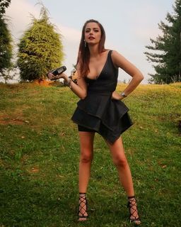 Annalisa Scarrone feet photo thumbnail