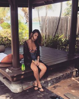 Annalisa Scarrone feet photo thumbnail